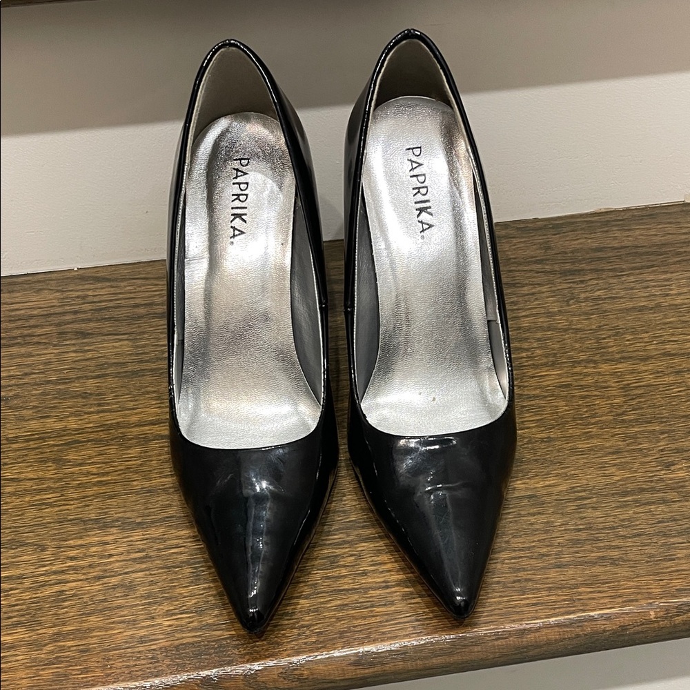 Paprika heel shoes (flaw on shoe pads) size 71/2